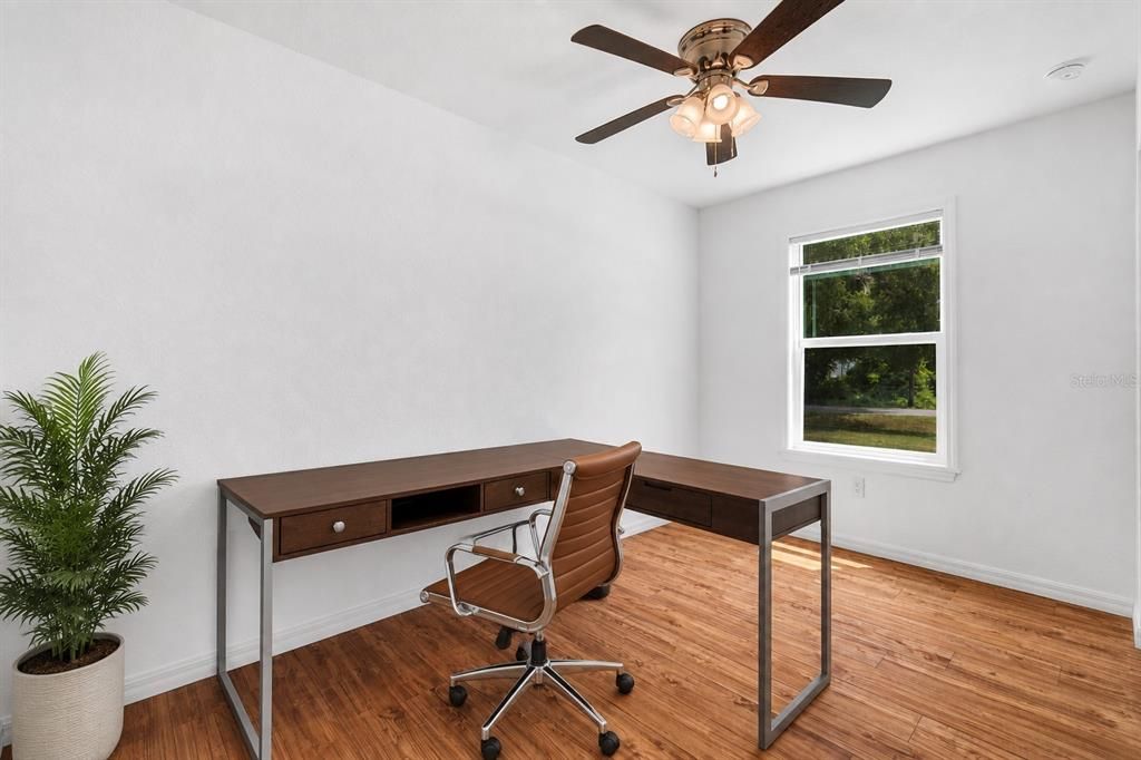For Sale: $249,900 (3 beds, 2 baths, 1075 Square Feet)