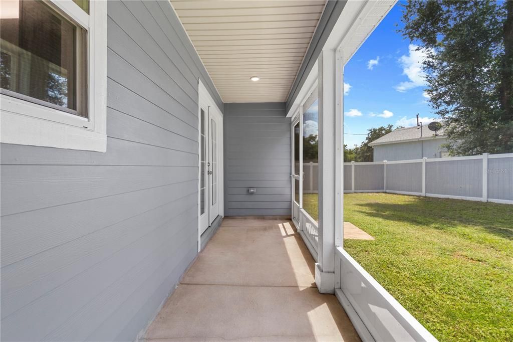 For Sale: $249,900 (3 beds, 2 baths, 1075 Square Feet)