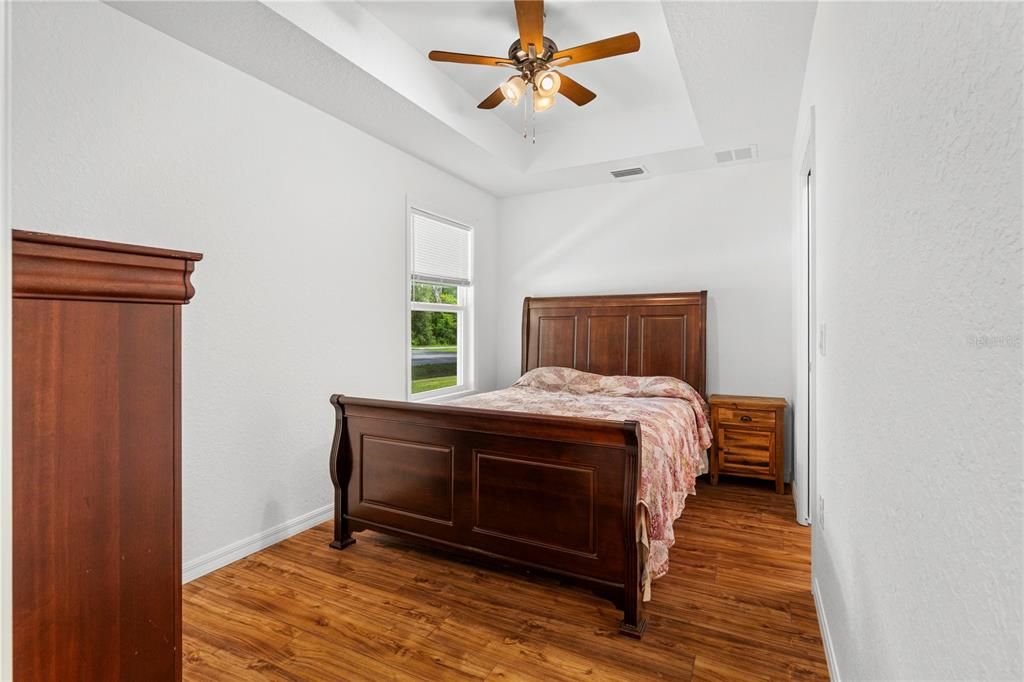 For Sale: $249,900 (3 beds, 2 baths, 1075 Square Feet)