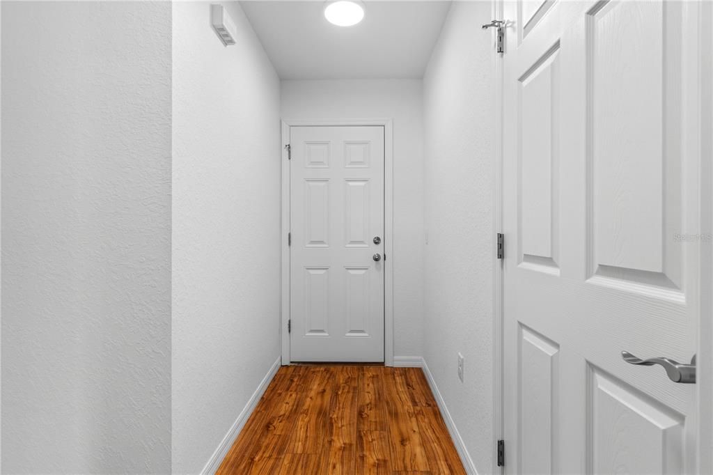 For Sale: $249,900 (3 beds, 2 baths, 1075 Square Feet)