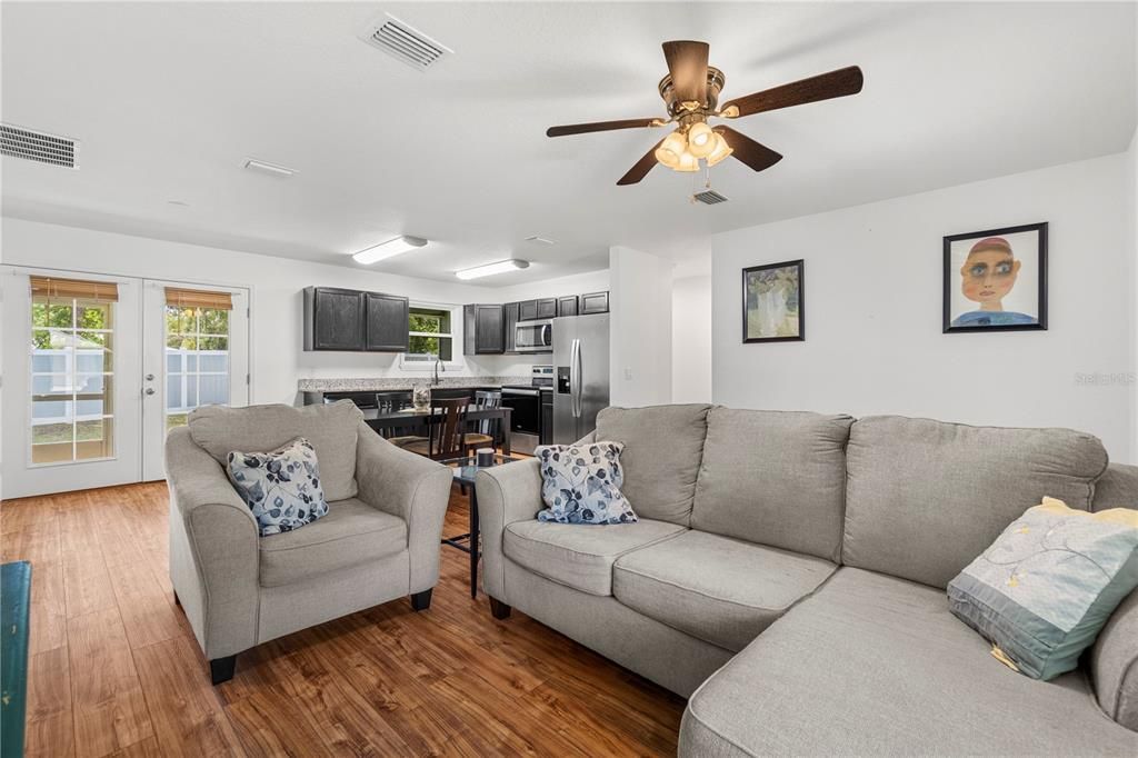 For Sale: $249,900 (3 beds, 2 baths, 1075 Square Feet)
