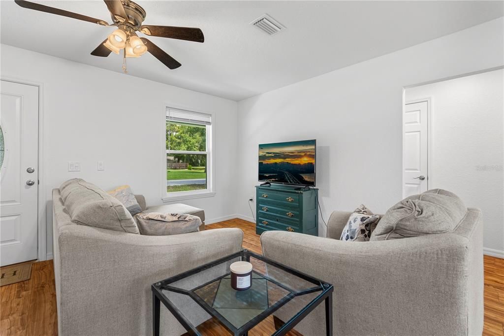 For Sale: $249,900 (3 beds, 2 baths, 1075 Square Feet)