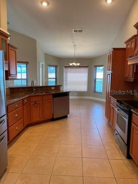 For Sale: $489,000 (3 beds, 3 baths, 2285 Square Feet)