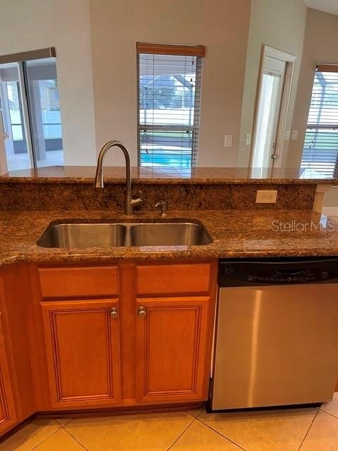 For Sale: $489,000 (3 beds, 3 baths, 2285 Square Feet)