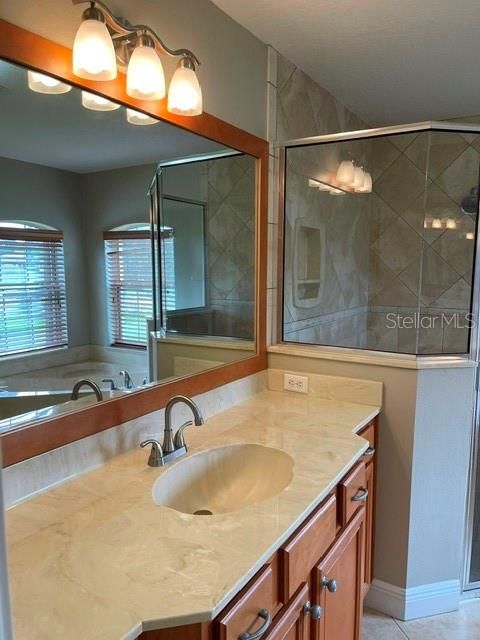 For Sale: $489,000 (3 beds, 3 baths, 2285 Square Feet)