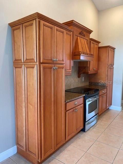 For Sale: $489,000 (3 beds, 3 baths, 2285 Square Feet)