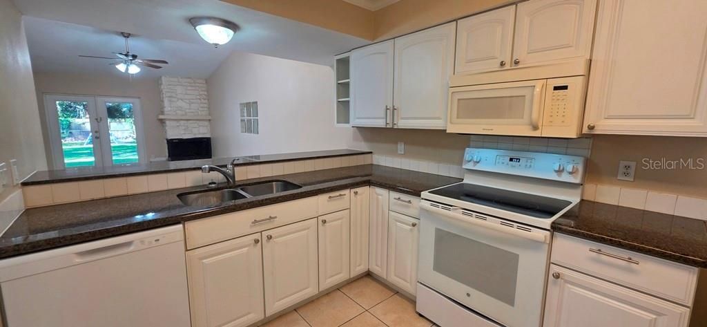 For Sale: $289,900 (3 beds, 2 baths, 1197 Square Feet)