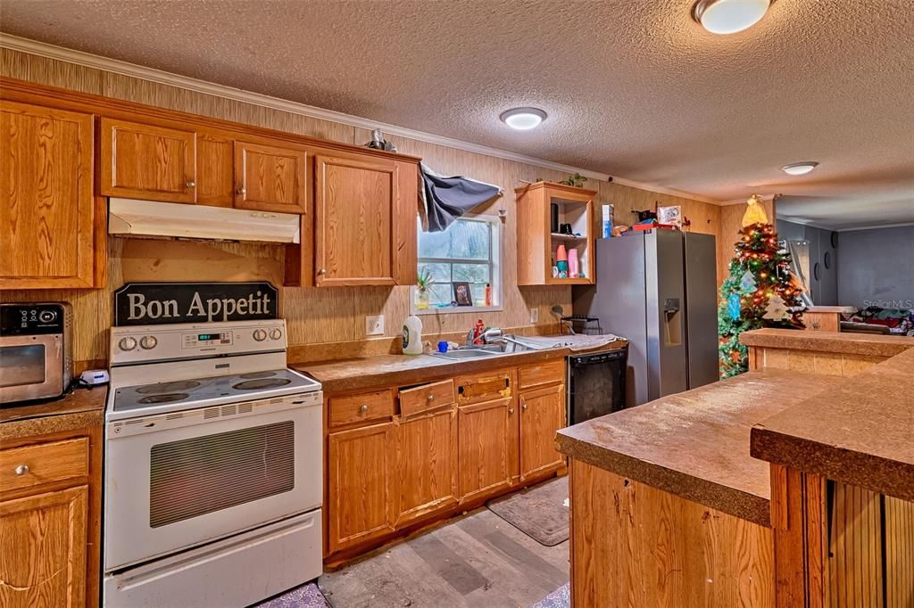 For Sale: $165,000 (4 beds, 3 baths, 2280 Square Feet)
