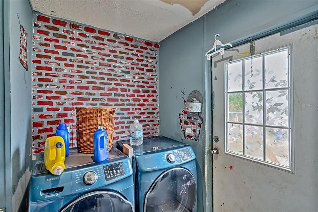 For Sale: $165,000 (4 beds, 3 baths, 2280 Square Feet)