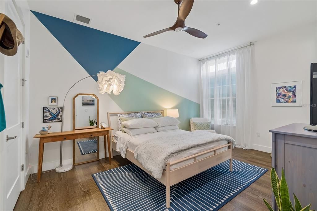 Active With Contract: $1,550,000 (3 beds, 2 baths, 2387 Square Feet)