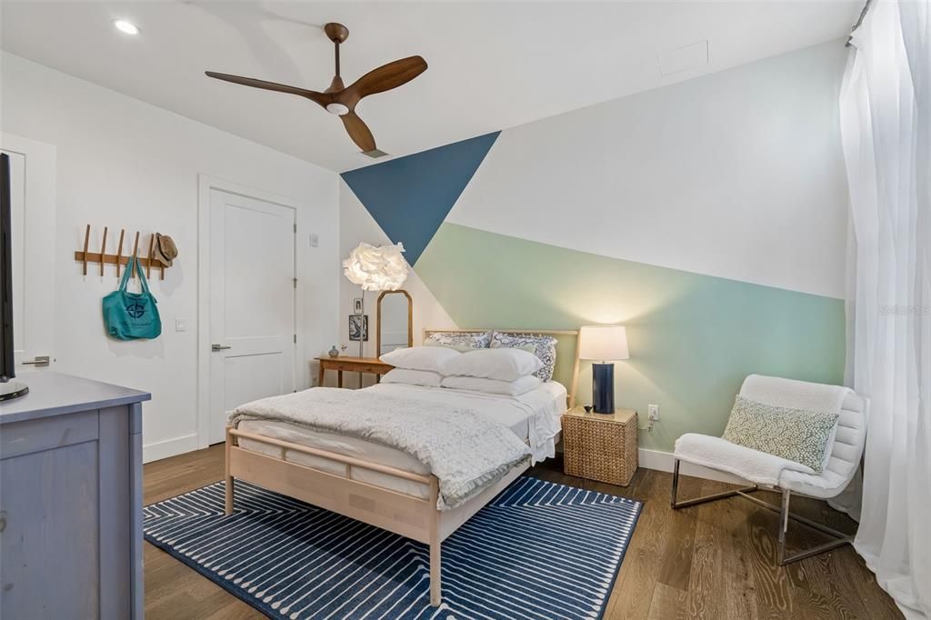 Active With Contract: $1,550,000 (3 beds, 2 baths, 2387 Square Feet)