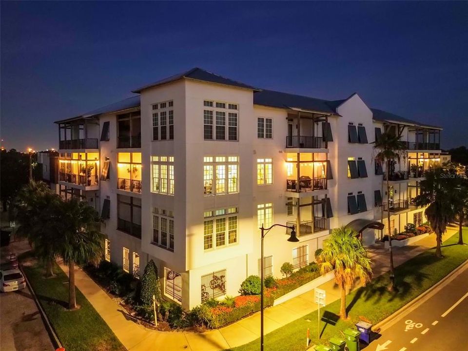 Active With Contract: $1,550,000 (3 beds, 2 baths, 2387 Square Feet)