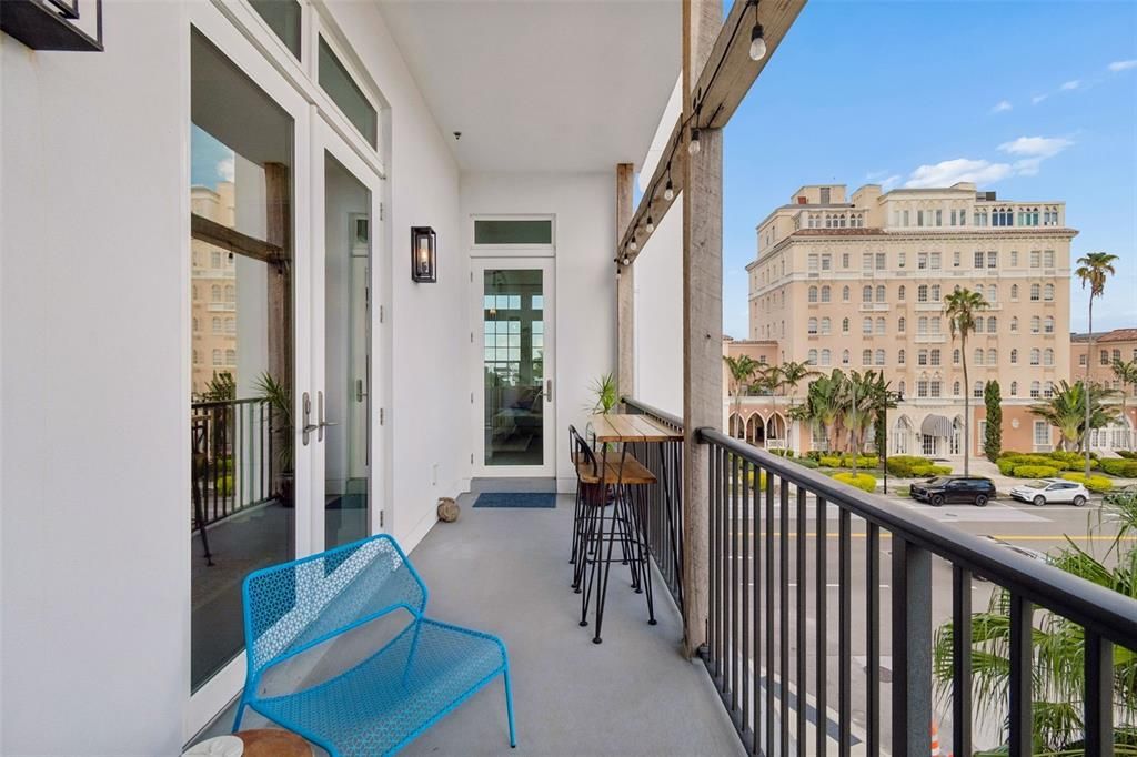 Active With Contract: $1,550,000 (3 beds, 2 baths, 2387 Square Feet)