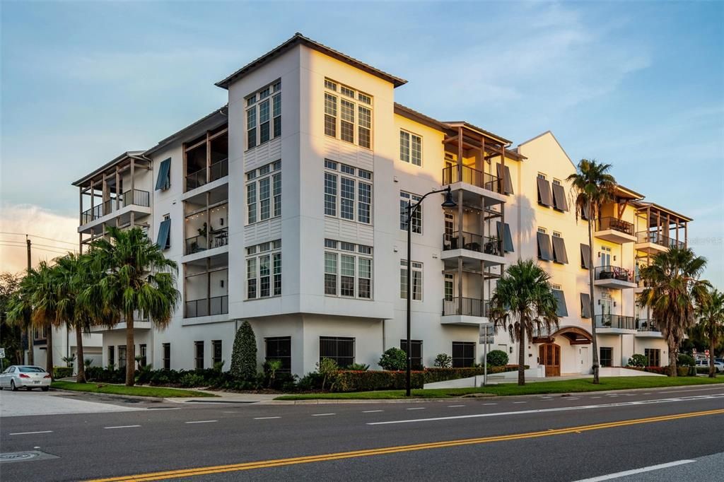 Active With Contract: $1,550,000 (3 beds, 2 baths, 2387 Square Feet)