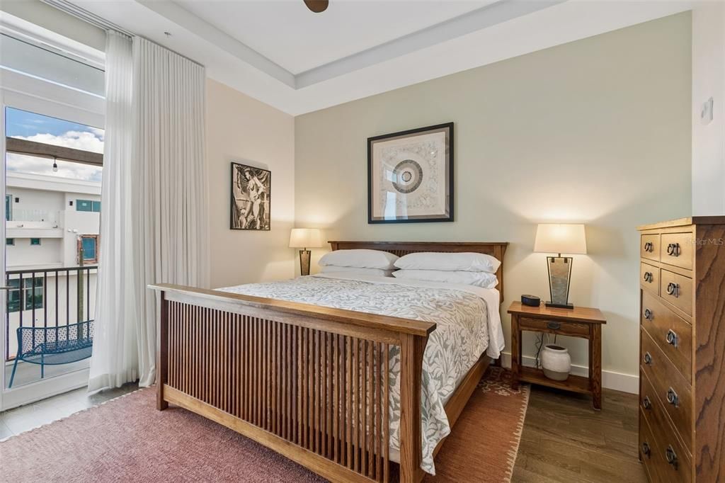 Active With Contract: $1,550,000 (3 beds, 2 baths, 2387 Square Feet)