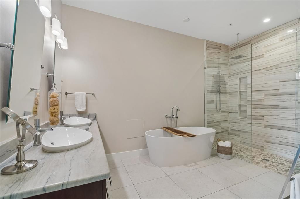 Active With Contract: $1,550,000 (3 beds, 2 baths, 2387 Square Feet)