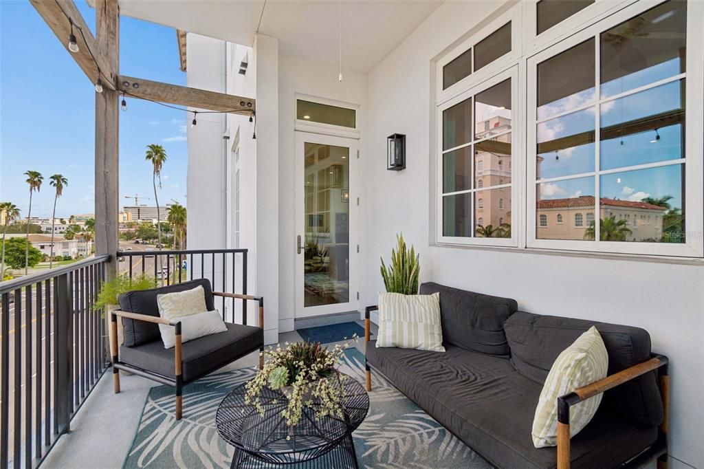 Active With Contract: $1,550,000 (3 beds, 2 baths, 2387 Square Feet)