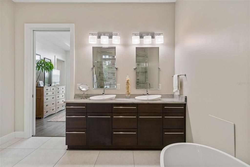 Active With Contract: $1,550,000 (3 beds, 2 baths, 2387 Square Feet)