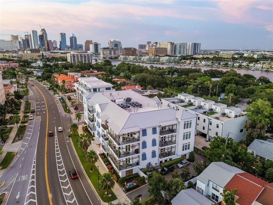 Active With Contract: $1,550,000 (3 beds, 2 baths, 2387 Square Feet)