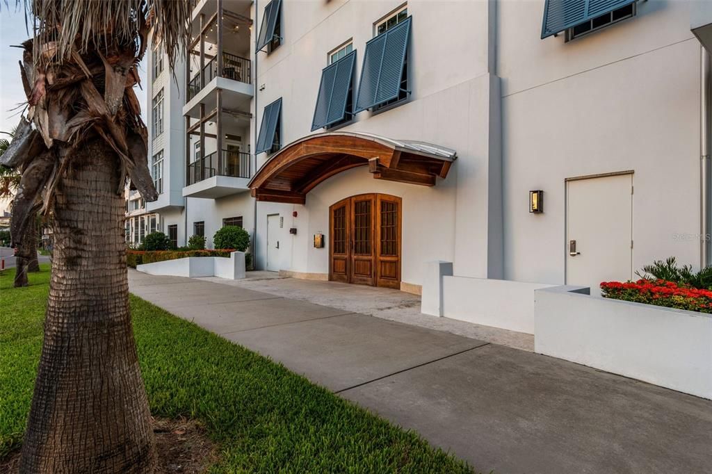 Active With Contract: $1,550,000 (3 beds, 2 baths, 2387 Square Feet)