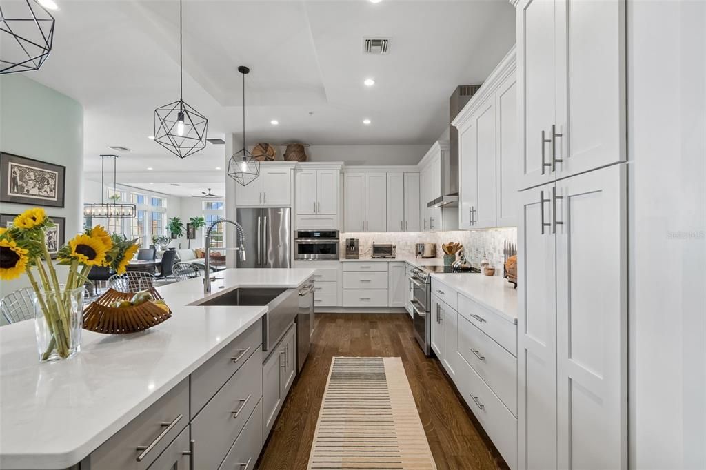 Active With Contract: $1,550,000 (3 beds, 2 baths, 2387 Square Feet)