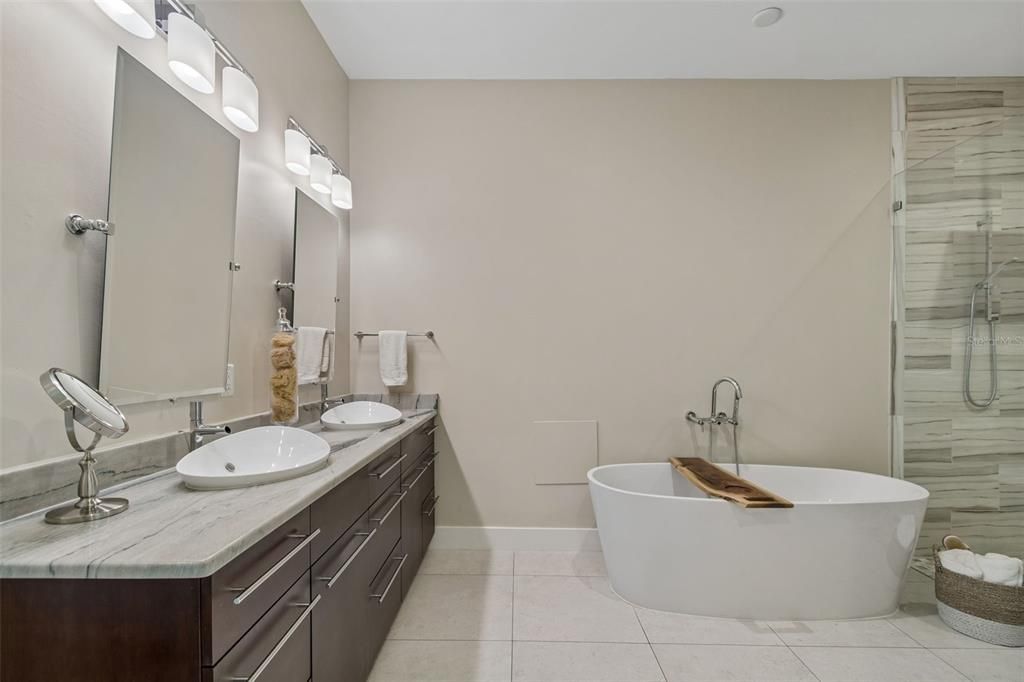 Active With Contract: $1,550,000 (3 beds, 2 baths, 2387 Square Feet)