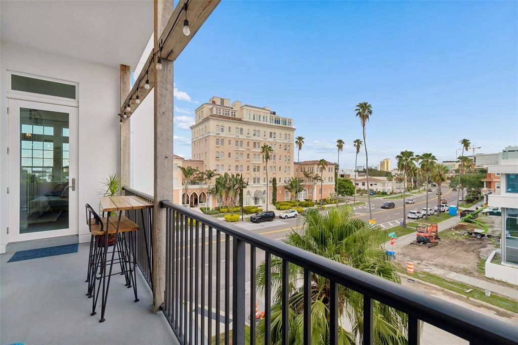Active With Contract: $1,550,000 (3 beds, 2 baths, 2387 Square Feet)