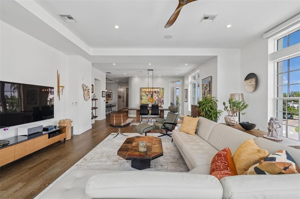 Active With Contract: $1,550,000 (3 beds, 2 baths, 2387 Square Feet)
