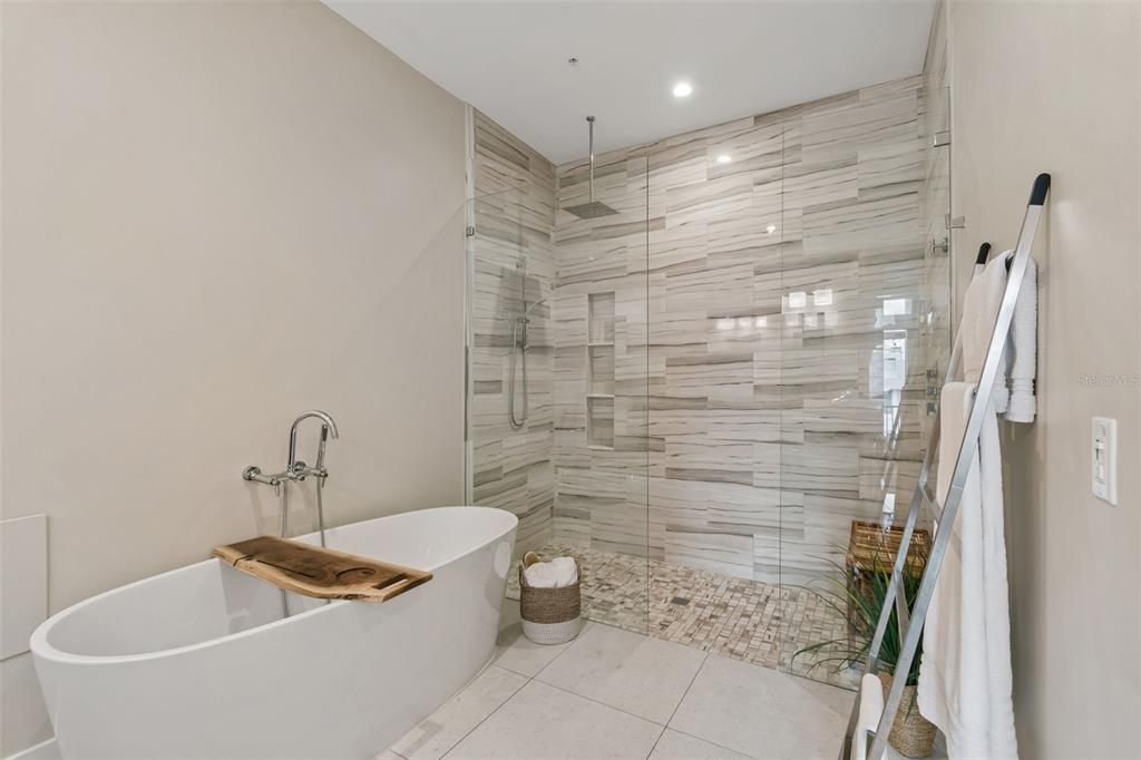 Active With Contract: $1,550,000 (3 beds, 2 baths, 2387 Square Feet)