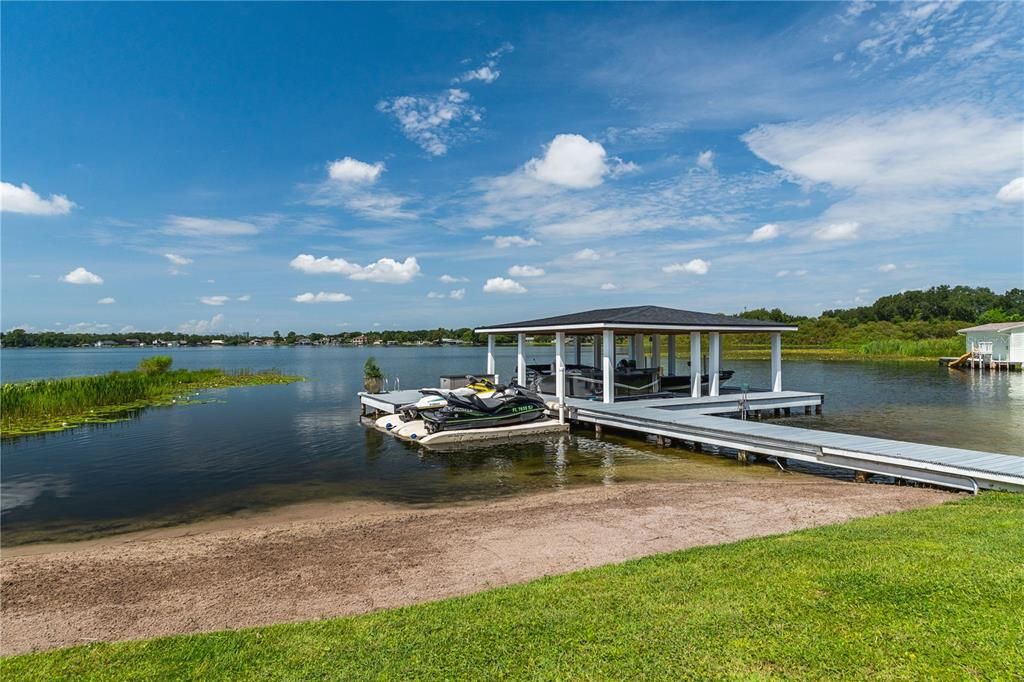 For Sale: $3,900,000 (6 beds, 5 baths, 6240 Square Feet)