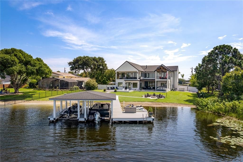 For Sale: $3,900,000 (6 beds, 5 baths, 6240 Square Feet)