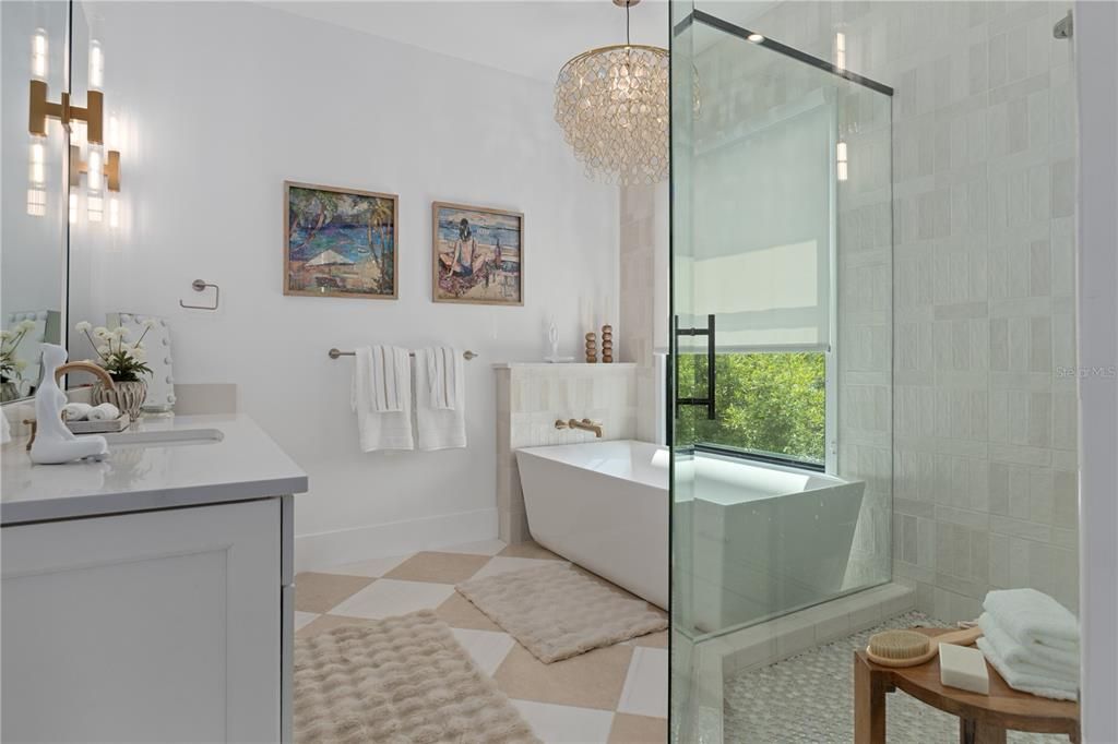For Sale: $3,900,000 (6 beds, 5 baths, 6240 Square Feet)