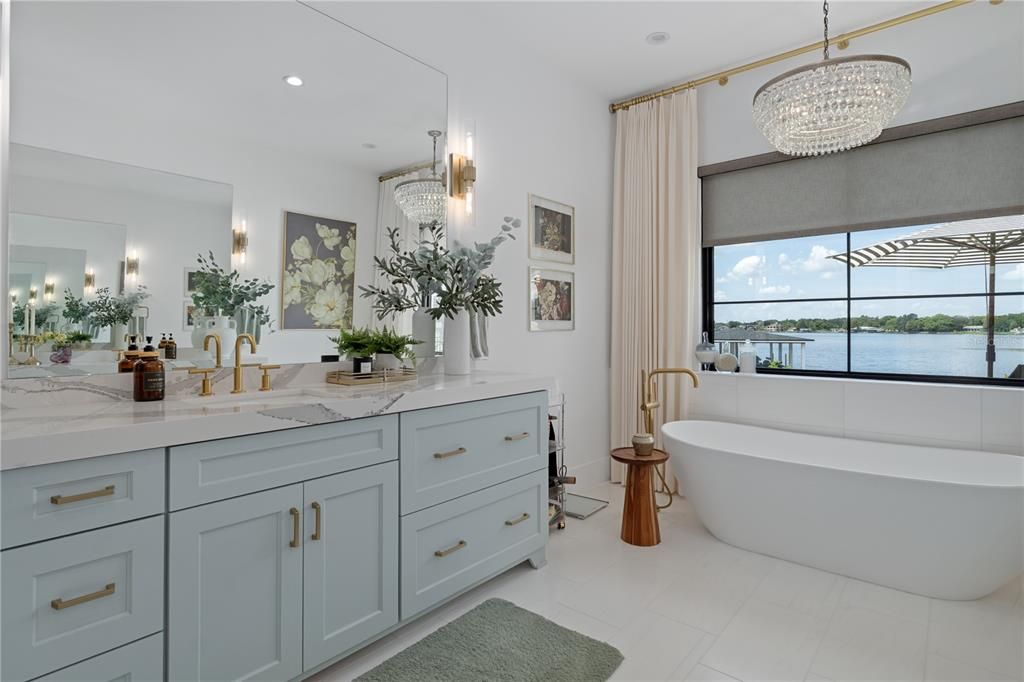 For Sale: $3,900,000 (6 beds, 5 baths, 6240 Square Feet)