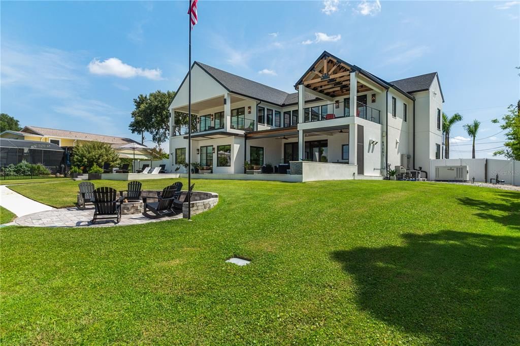 For Sale: $3,900,000 (6 beds, 5 baths, 6240 Square Feet)