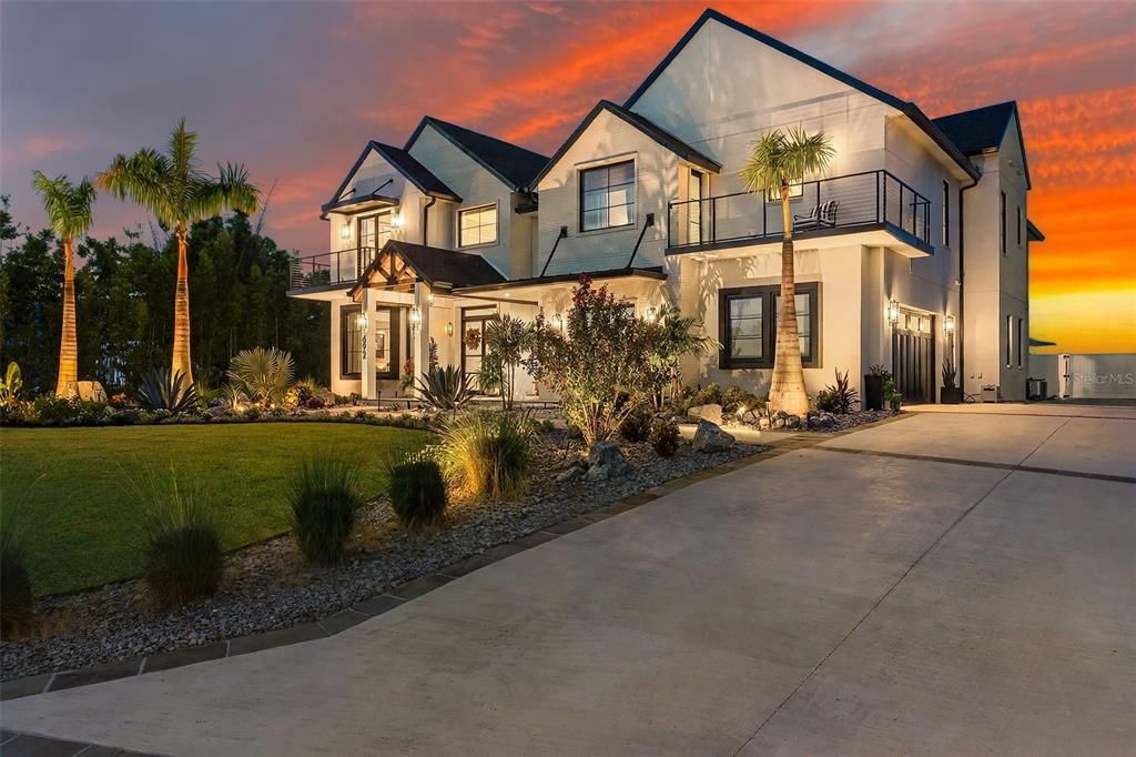For Sale: $3,900,000 (6 beds, 5 baths, 6240 Square Feet)