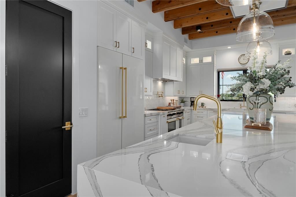 For Sale: $3,900,000 (6 beds, 5 baths, 6240 Square Feet)