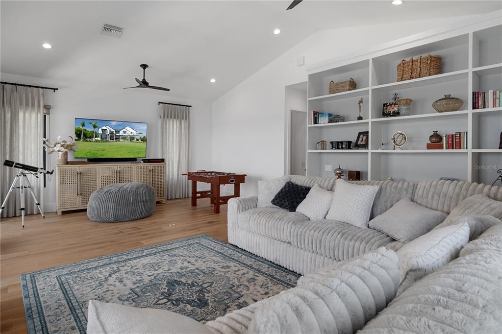 For Sale: $3,900,000 (6 beds, 5 baths, 6240 Square Feet)