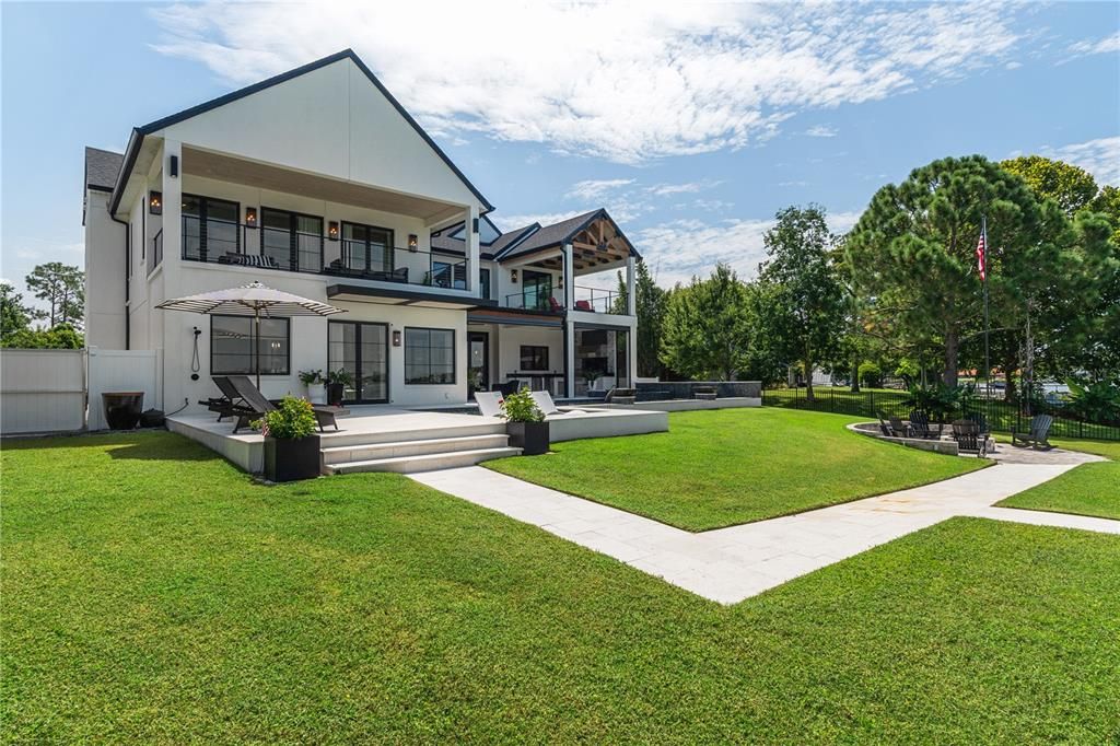 For Sale: $3,900,000 (6 beds, 5 baths, 6240 Square Feet)