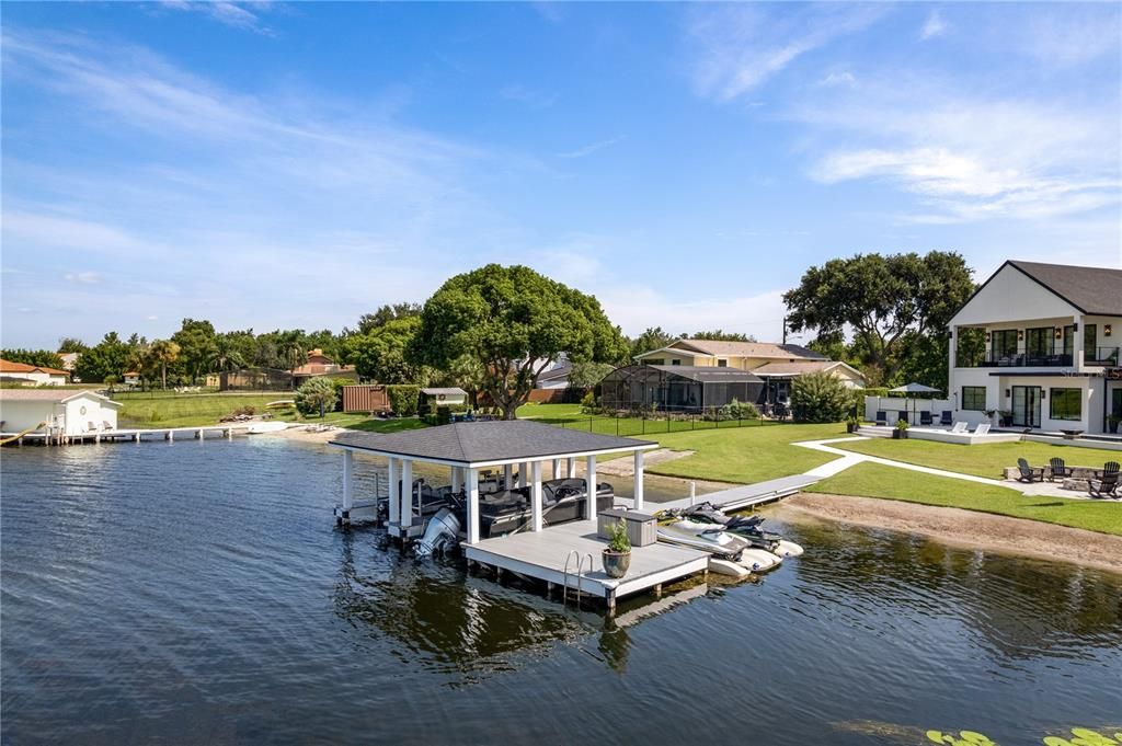 For Sale: $3,900,000 (6 beds, 5 baths, 6240 Square Feet)