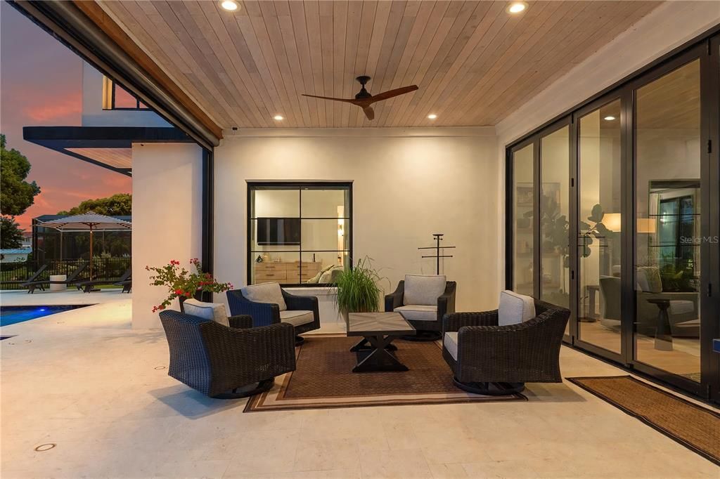 For Sale: $3,900,000 (6 beds, 5 baths, 6240 Square Feet)