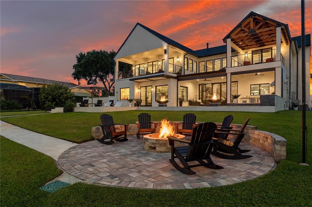 For Sale: $3,900,000 (6 beds, 5 baths, 6240 Square Feet)