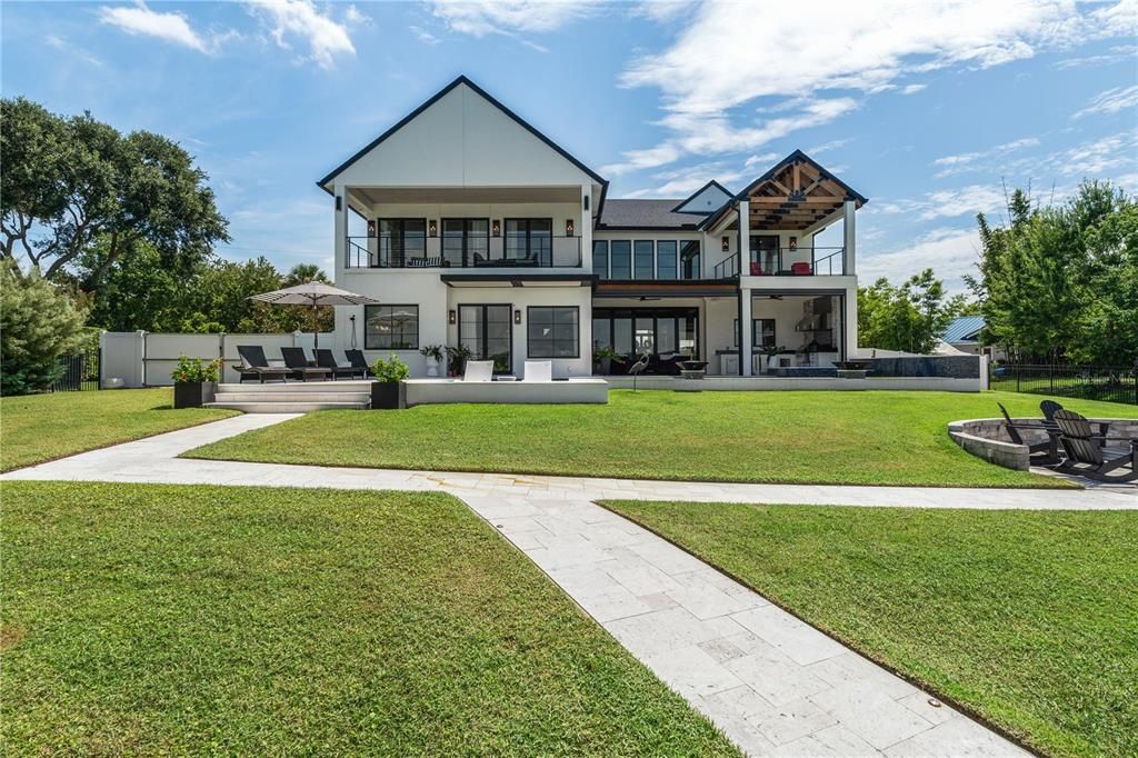 For Sale: $3,900,000 (6 beds, 5 baths, 6240 Square Feet)