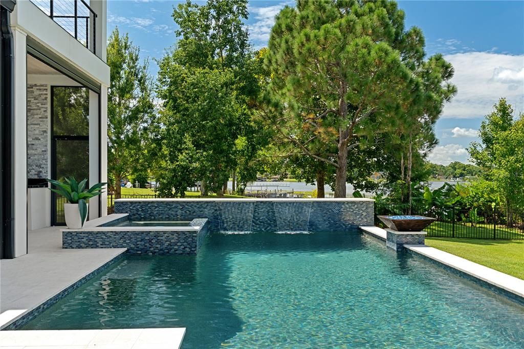 For Sale: $3,900,000 (6 beds, 5 baths, 6240 Square Feet)