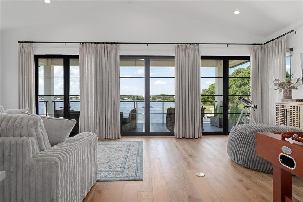 For Sale: $3,900,000 (6 beds, 5 baths, 6240 Square Feet)