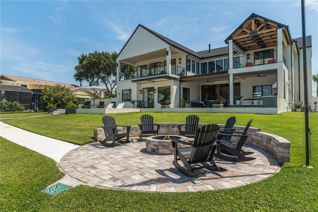 For Sale: $3,900,000 (6 beds, 5 baths, 6240 Square Feet)