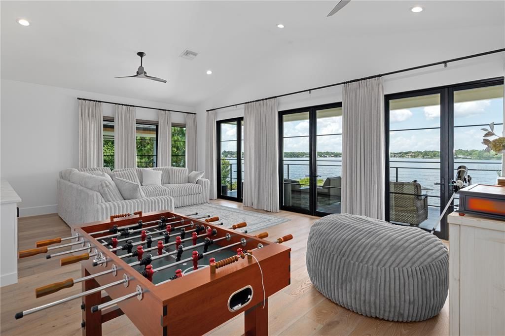 For Sale: $3,900,000 (6 beds, 5 baths, 6240 Square Feet)