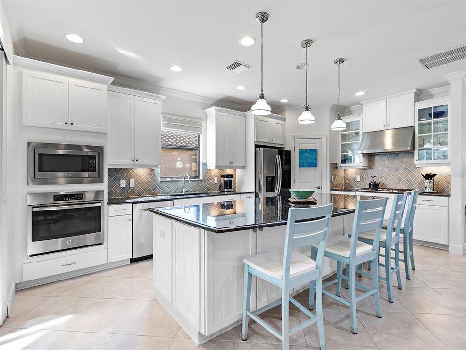 For Sale: $850,000 (3 beds, 3 baths, 2266 Square Feet)