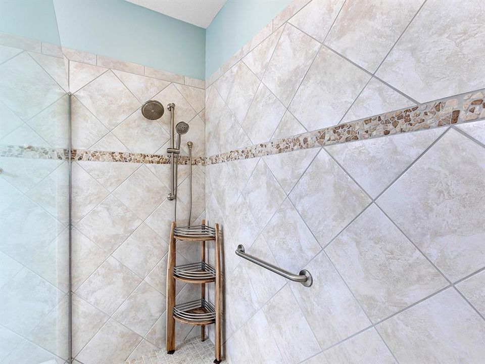 For Sale: $850,000 (3 beds, 3 baths, 2266 Square Feet)