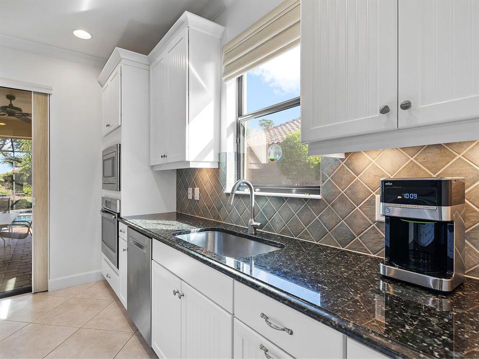 For Sale: $850,000 (3 beds, 3 baths, 2266 Square Feet)