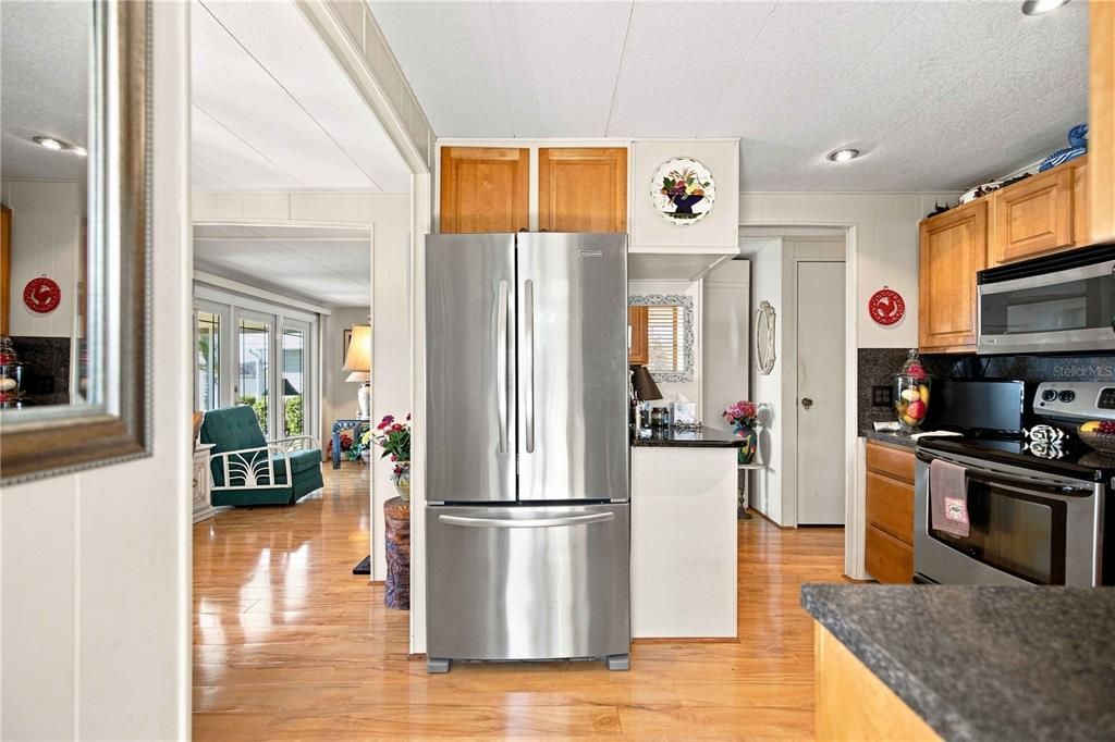 For Sale: $279,000 (2 beds, 2 baths, 1194 Square Feet)